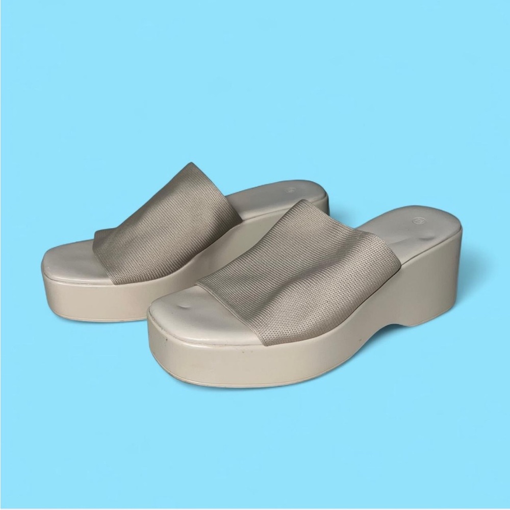 Stylish Tan Platform Slide Sandals